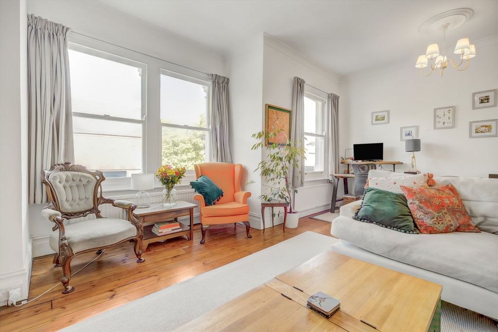 Property photo 2 of 8