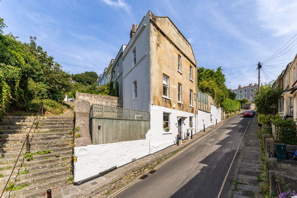 Property photo 1 of 17 Facade