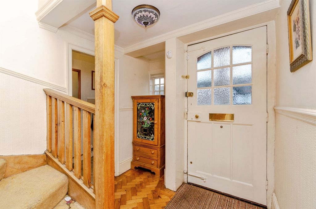 Property photo 2 of 25