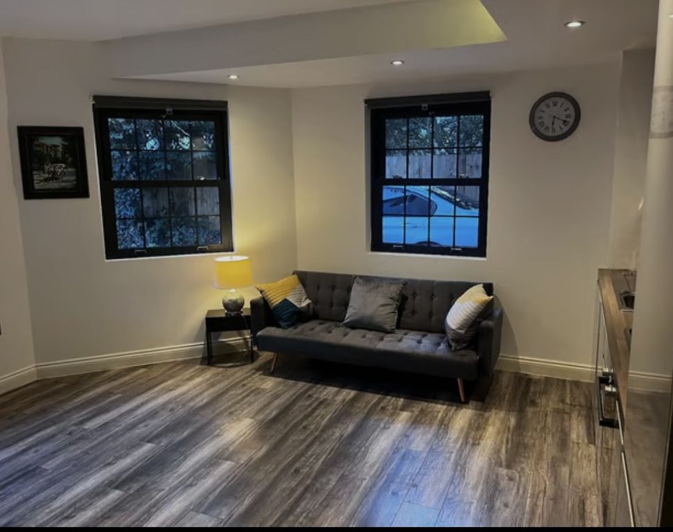 Property photo 2 of 6