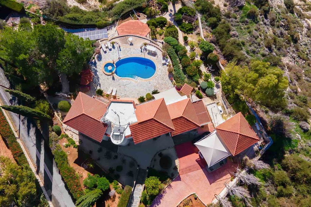 Property photo 3 of 28