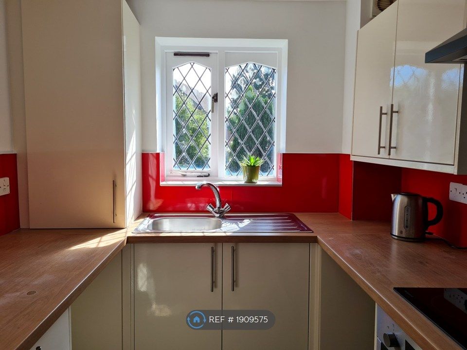Property photo 1 of 11 Kitchen