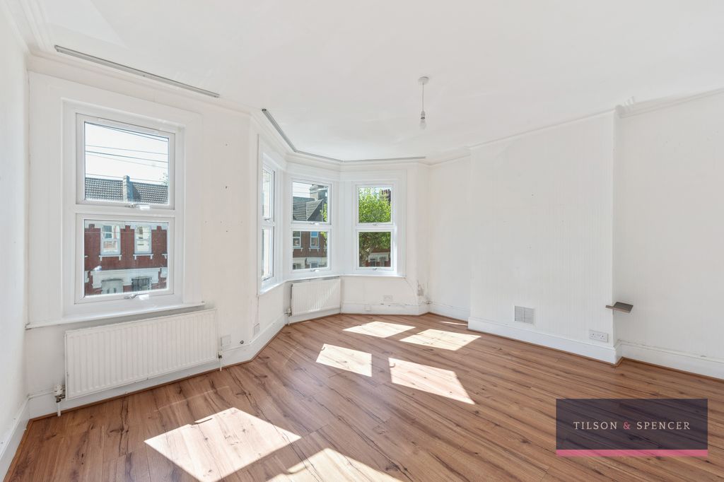 Property photo 2 of 19 2804202621_Tils_79 Woodside Gardens _N17 6Un_014_W