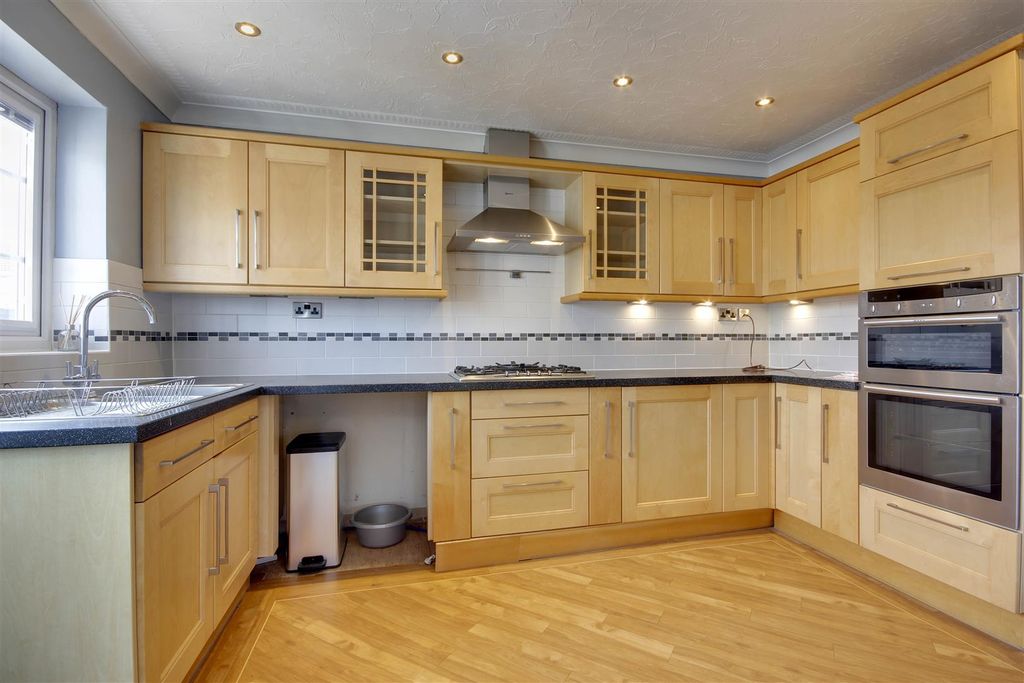 Property photo 3 of 15 Breakfast Kitchen