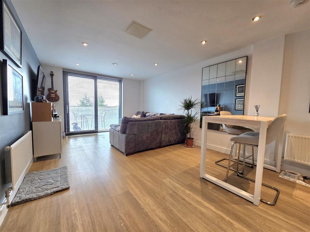 Property photo 2 of 11