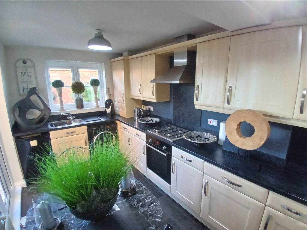 Property photo 3 of 14 Kitchen
