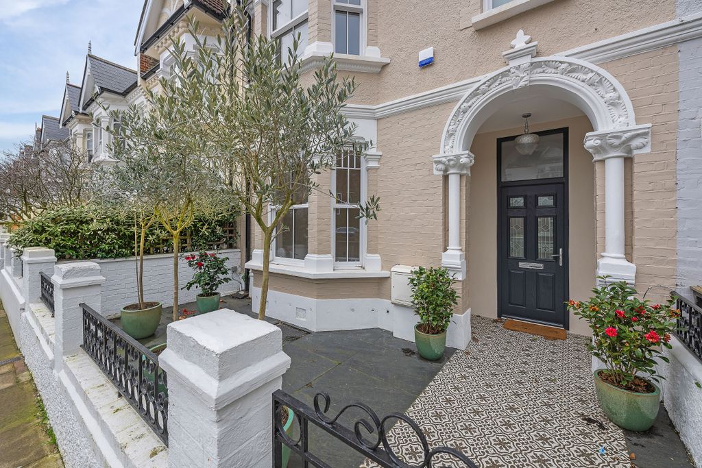 Property photo 2 of 35