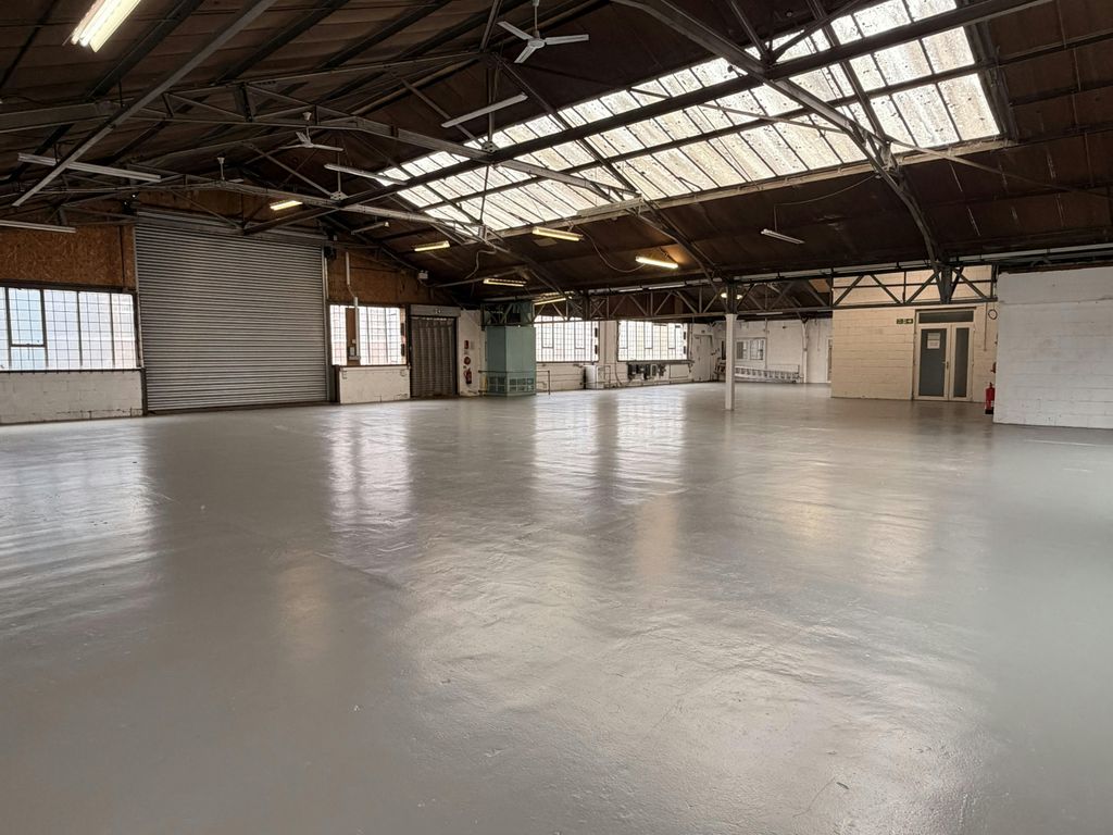 Property photo 2 of 7 Unit 4 Warehouse.Jpeg