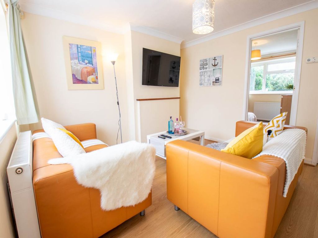 Property photo 1 of 15 Living Room