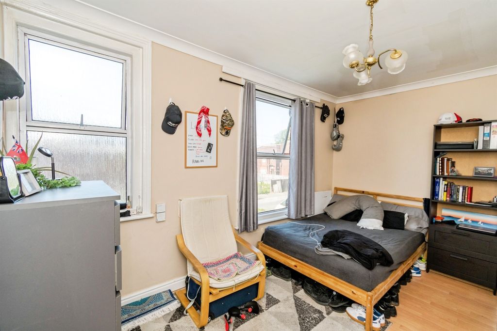 Property photo 2 of 11