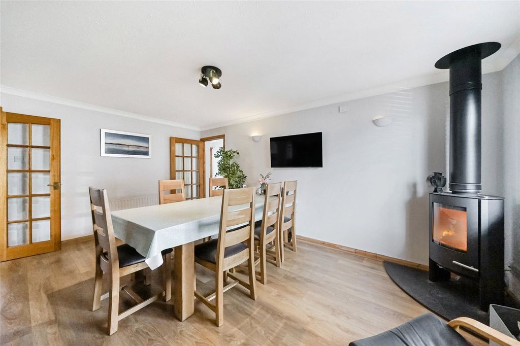 Property photo 3 of 26 Dining Area