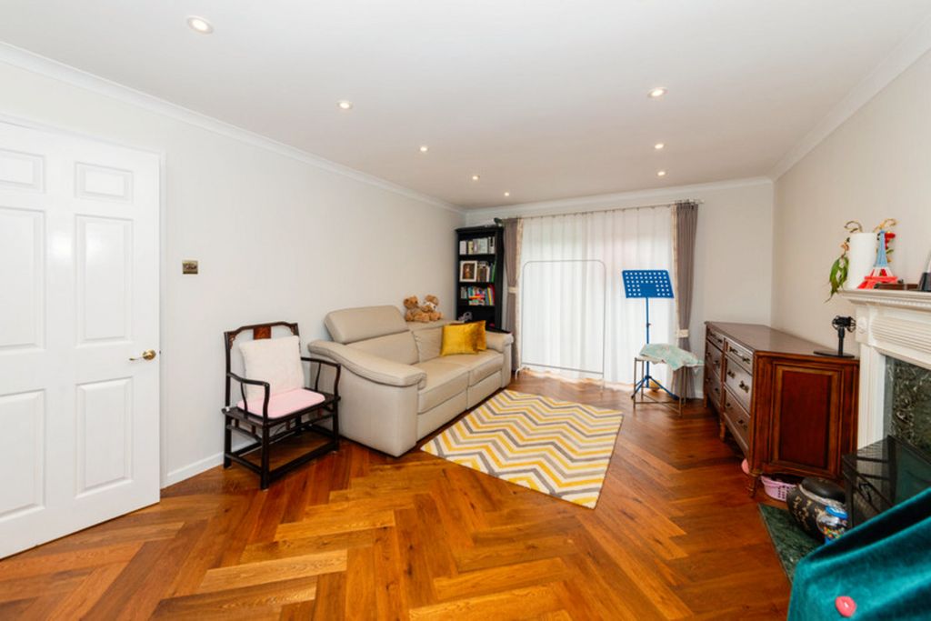 Property photo 2 of 27