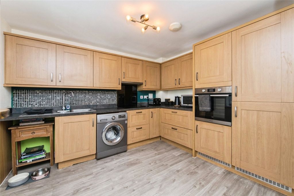 Property photo 2 of 17 Picture No. 04