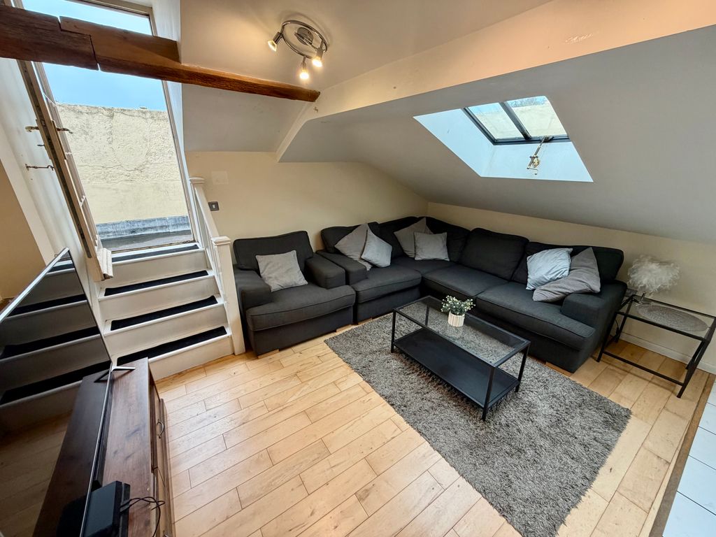 Property photo 2 of 9