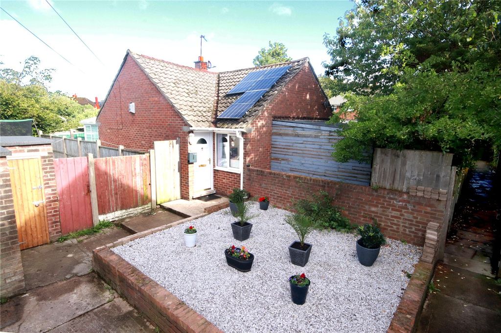 Property photo 1 of 17 Picture No. 02