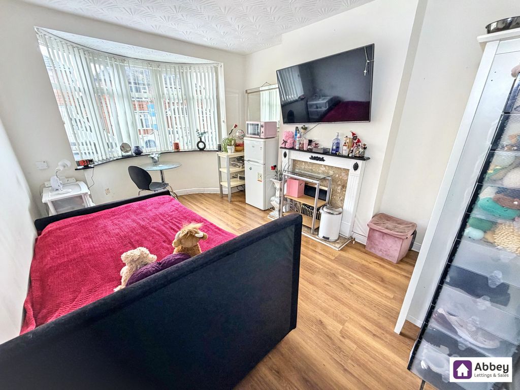 Property photo 3 of 22 Lounge