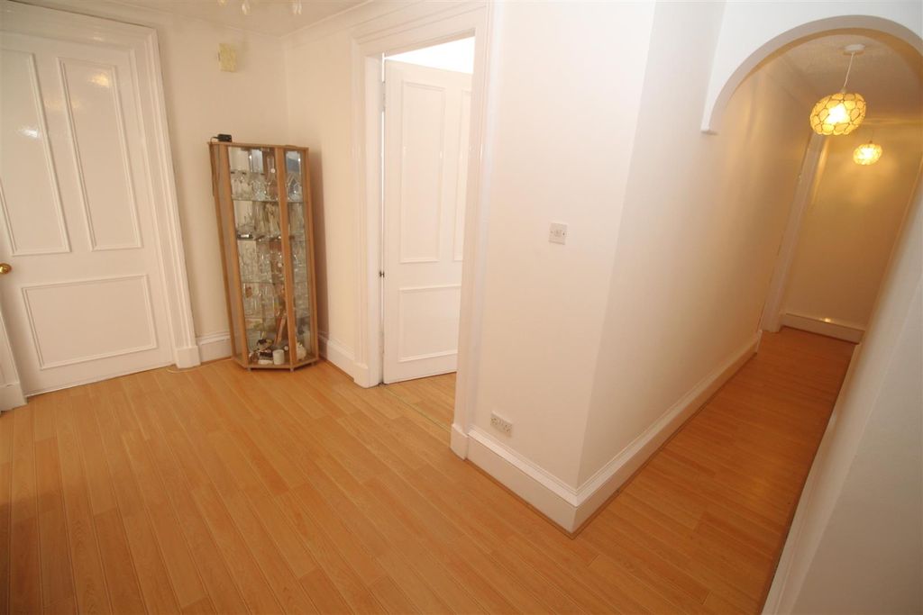 Additional image 11 of 4 bed flat for saleArdgowan Square, Greenock PA16