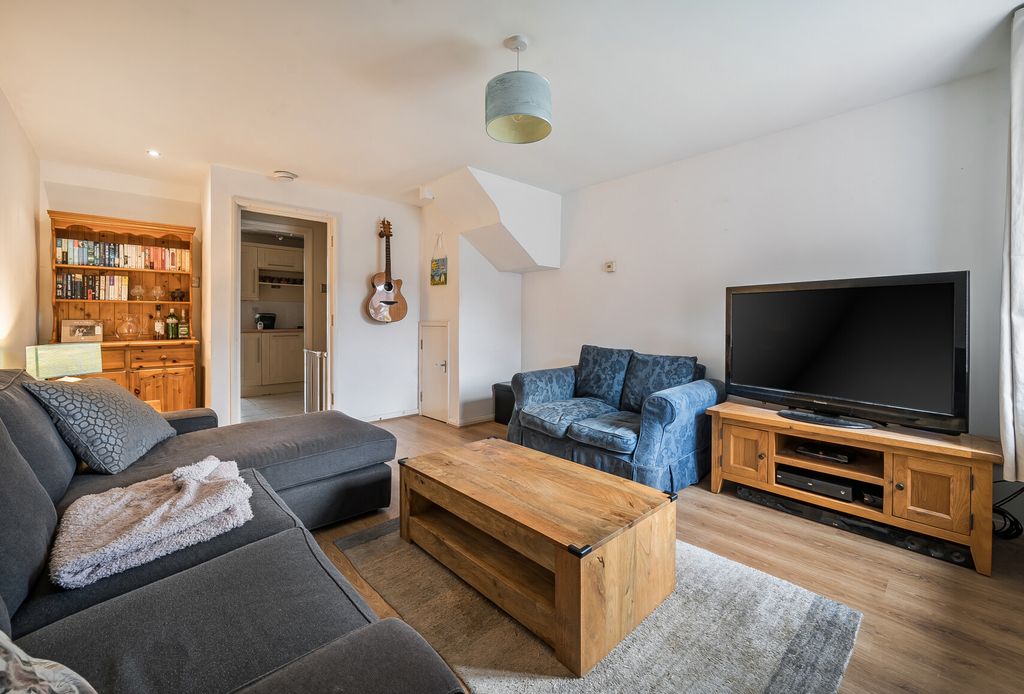 Property photo 2 of 10 1376144-17-690E22...