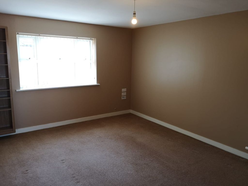 Property photo 2 of 8 Lounge