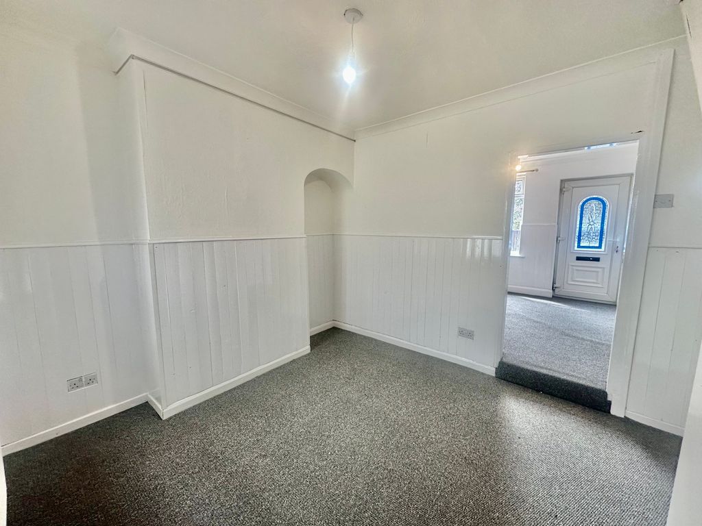 Property photo 1 of 8 Dining Room