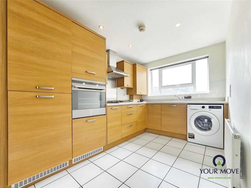 Property photo 3 of 12 Kitchen