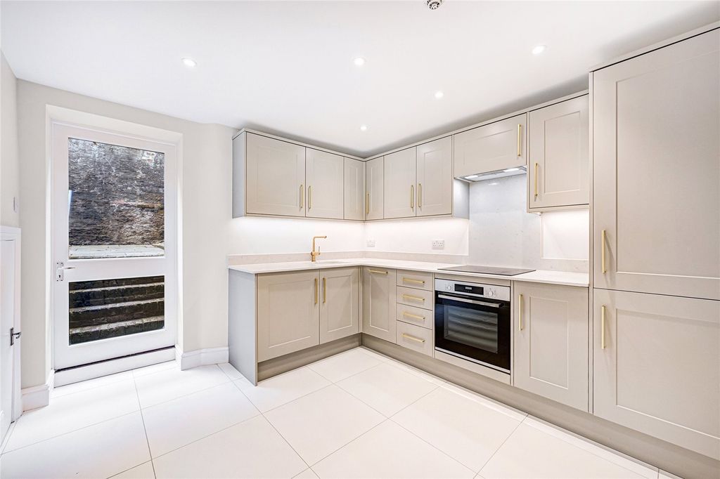 Property photo 1 of 7 Kitchen