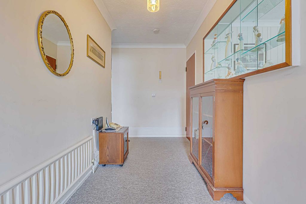 Property photo 2 of 31
