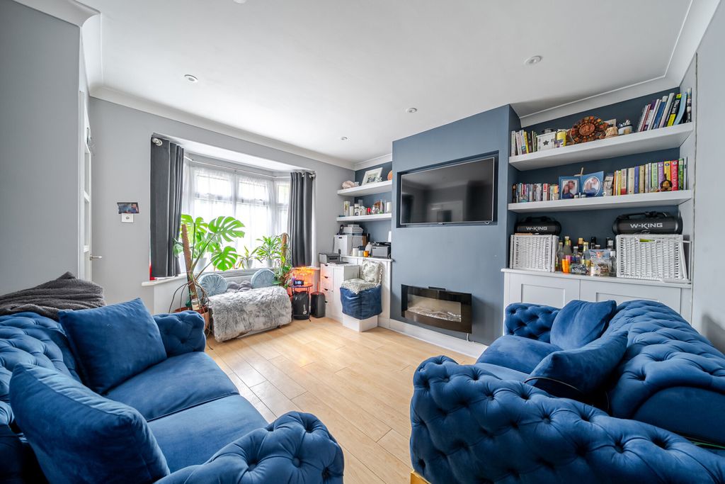 Property photo 2 of 14 1333949-20-68908d...