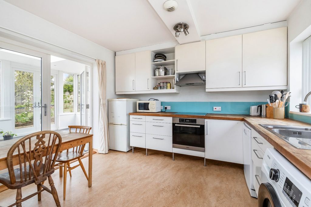 Property photo 3 of 13 5069404