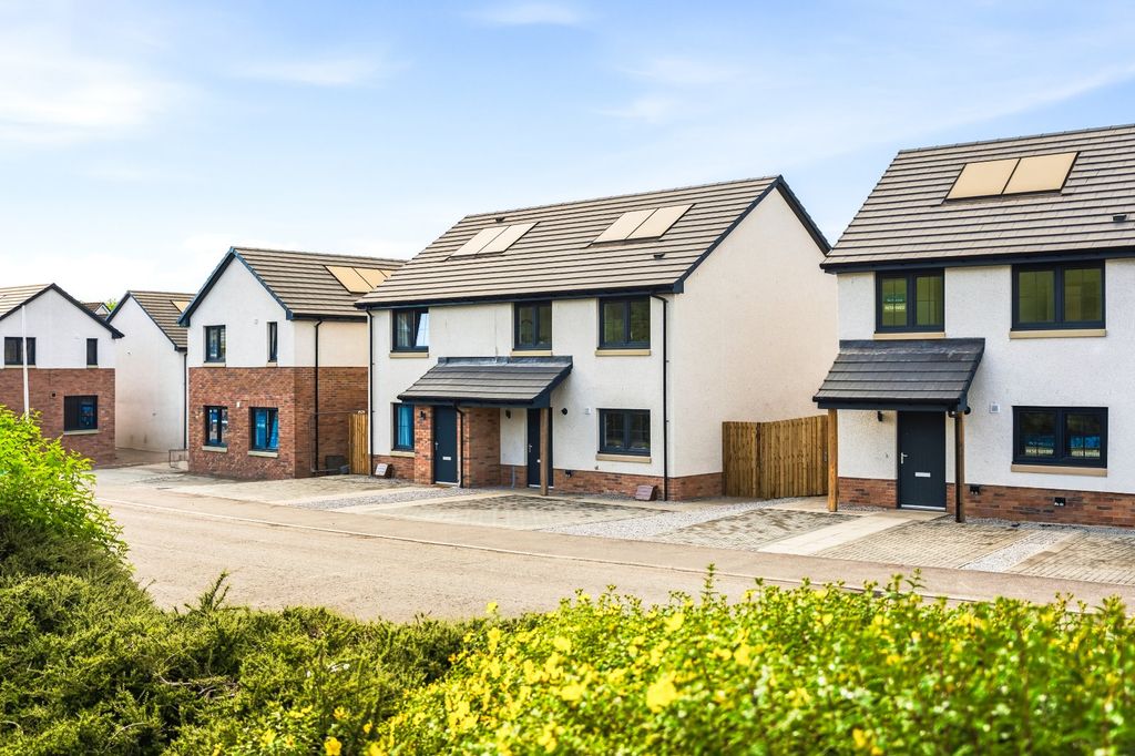 Property photo 2 of 12 The Moorings