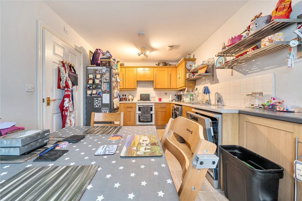Property photo 3 of 19 Kitchen