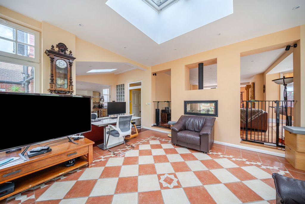 Property photo 3 of 23 1516175-8-1A08B87...