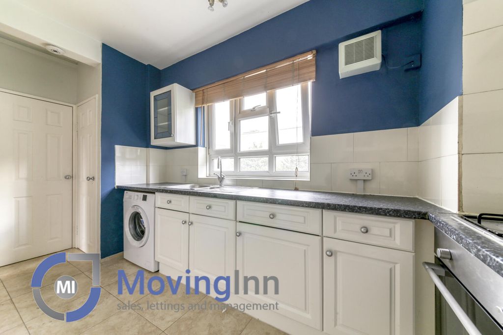 Property photo 2 of 12 Kitchen