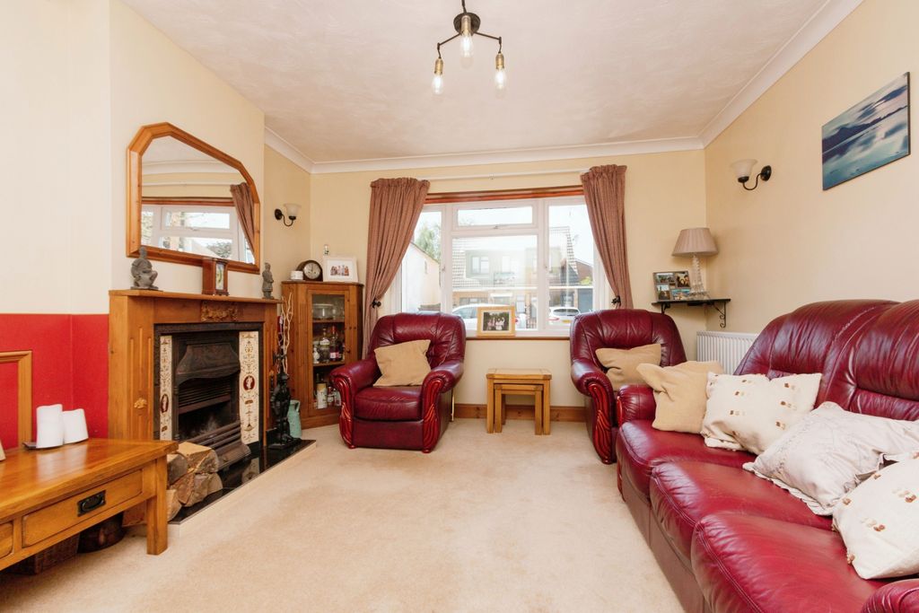 Property photo 2 of 20