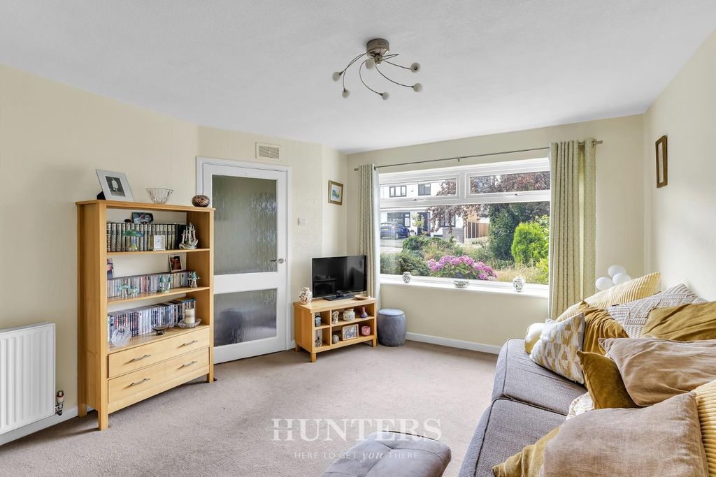Property photo 2 of 24 Hereford Way (14).Jpg