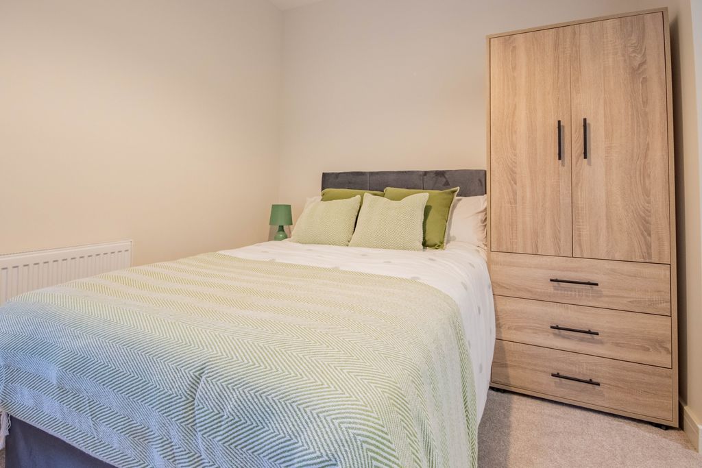 Property photo 3 of 13 E-2