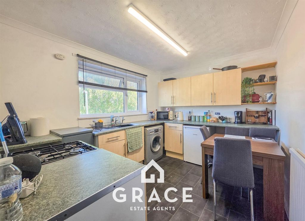 Property photo 2 of 11 Kitchen