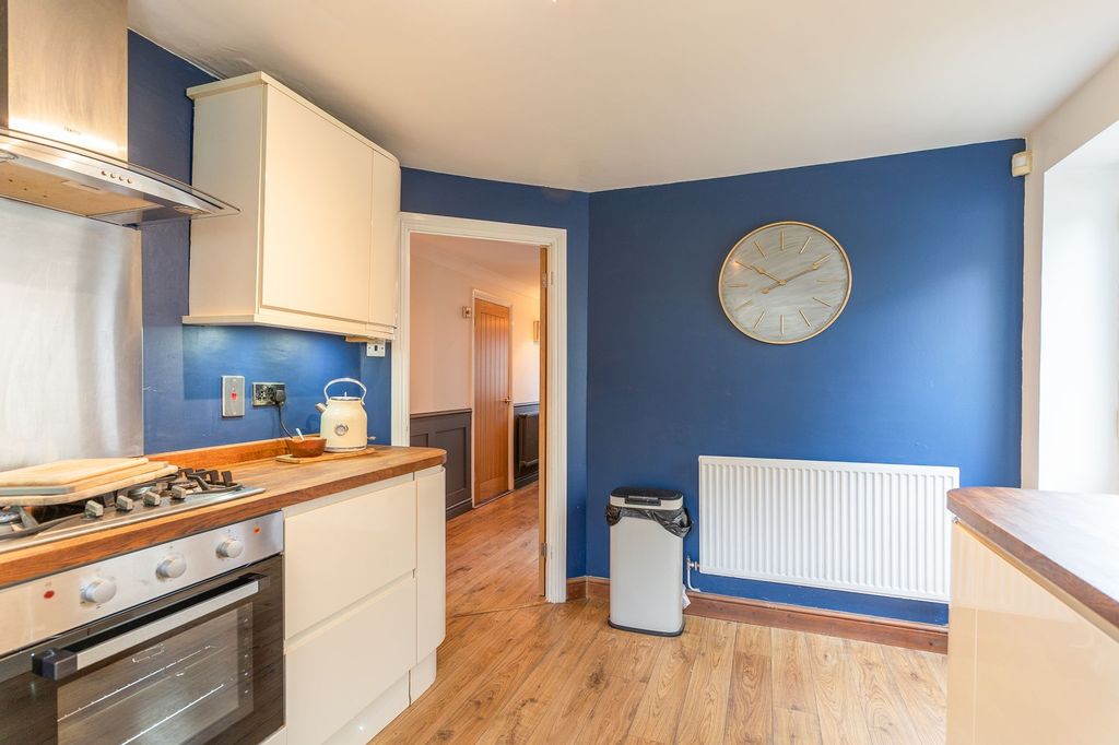 Property photo 3 of 36