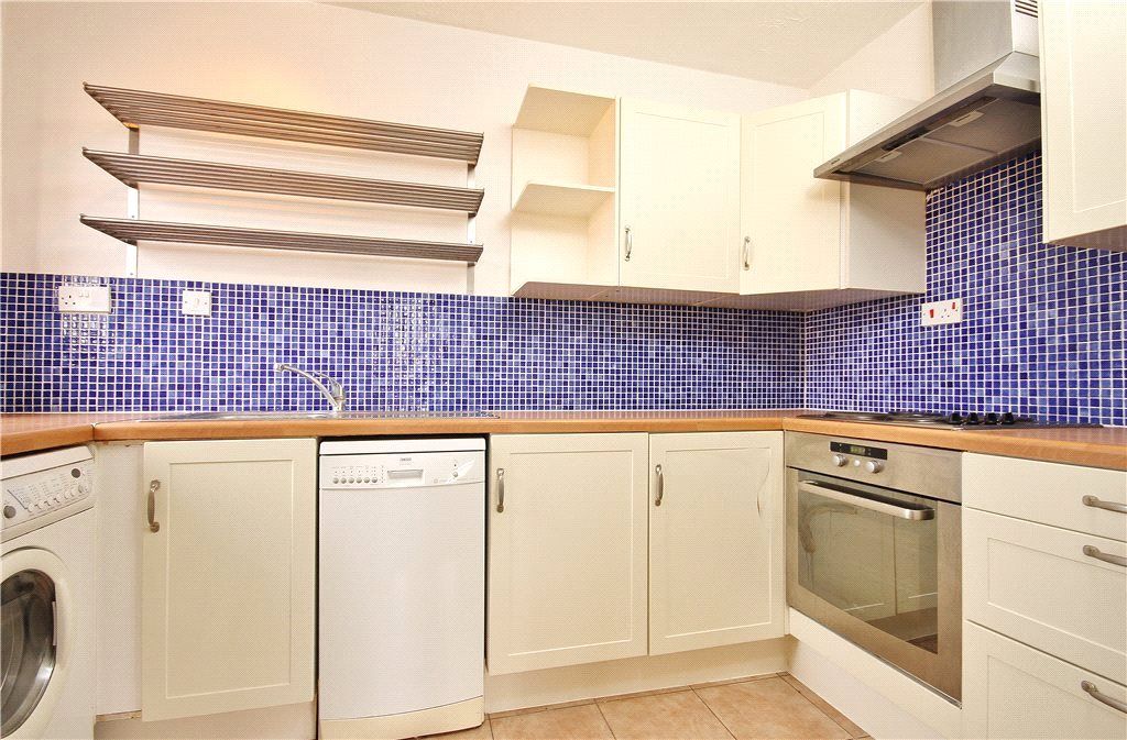 Property photo 3 of 11 Kitchen