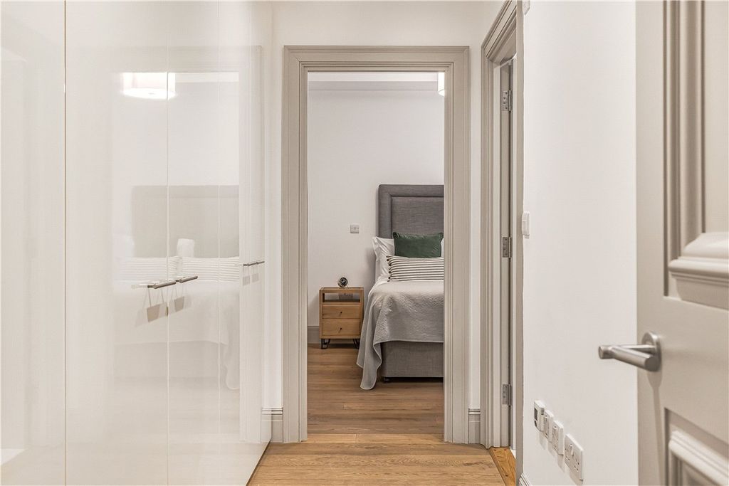 Property photo 2 of 30 Picture No. 21