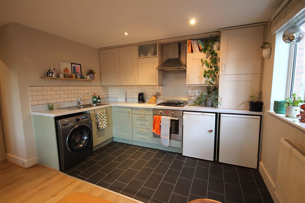 Property photo 2 of 16 Kitchen