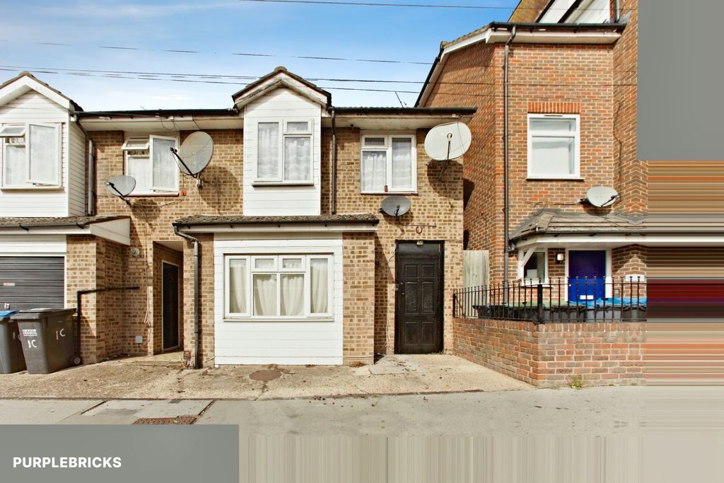 Property photo 1 of 32