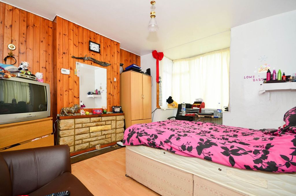 Property photo 3 of 8