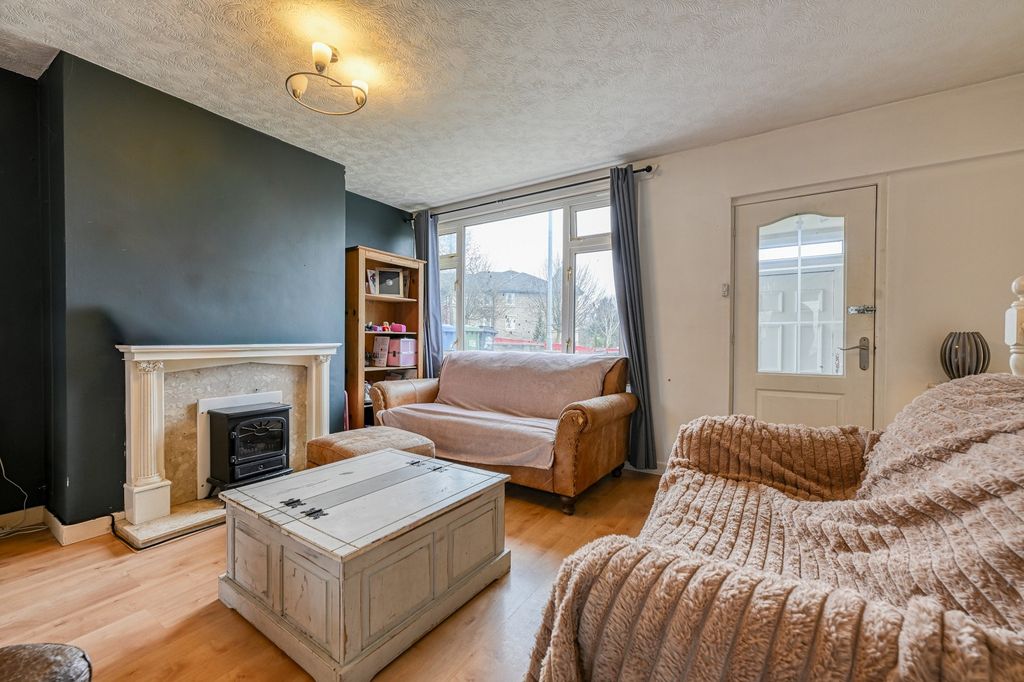 Property photo 2 of 12 Lounge