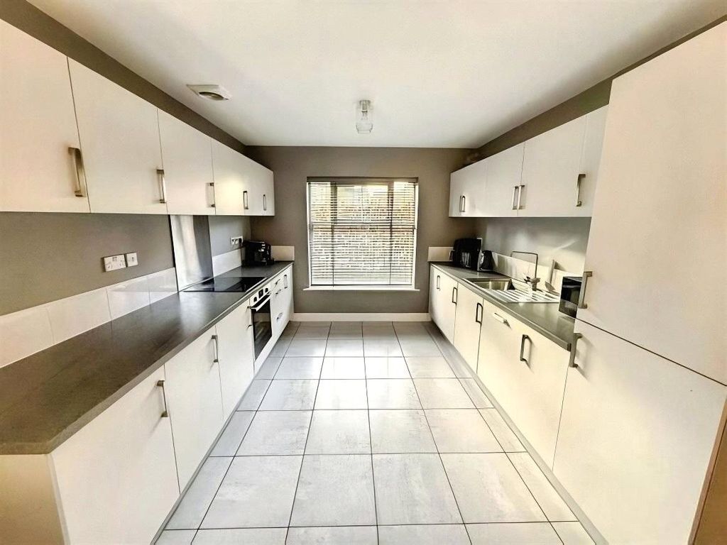 Property photo 3 of 17 Breakfast Kitchen