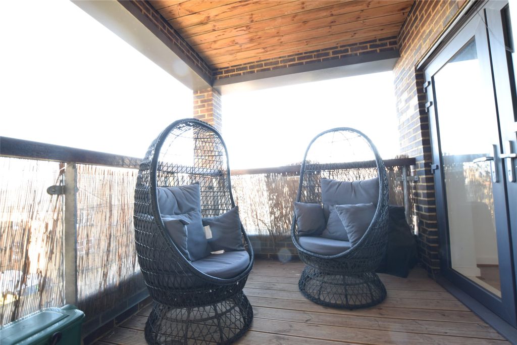 Property photo 3 of 8 Picture No. 14