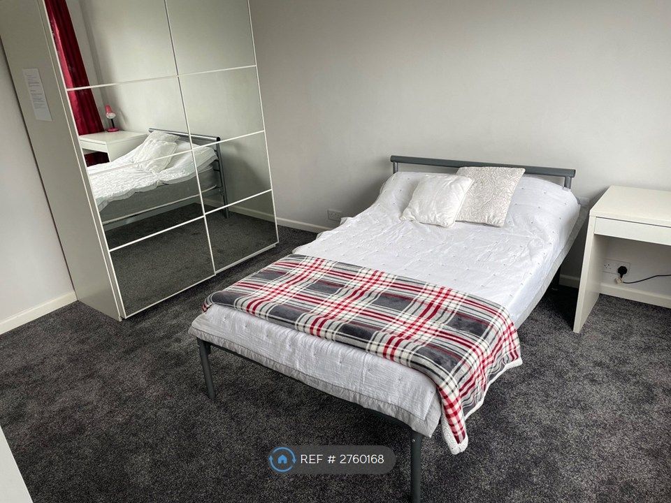 Property photo 1 of 18 Downstairs Room 2