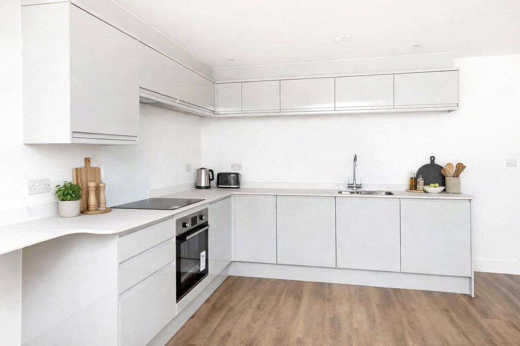 Property photo 3 of 9 Kictchen