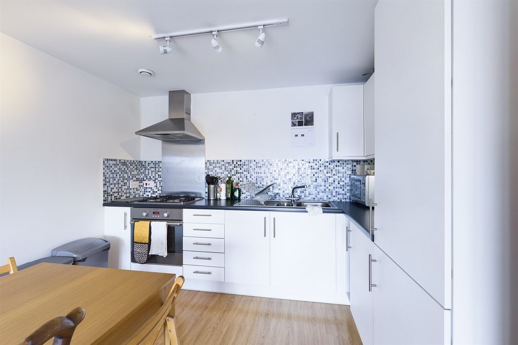 Property photo 2 of 7 Kitchen