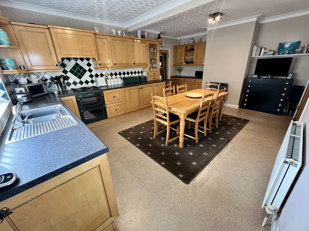 Property photo 3 of 34